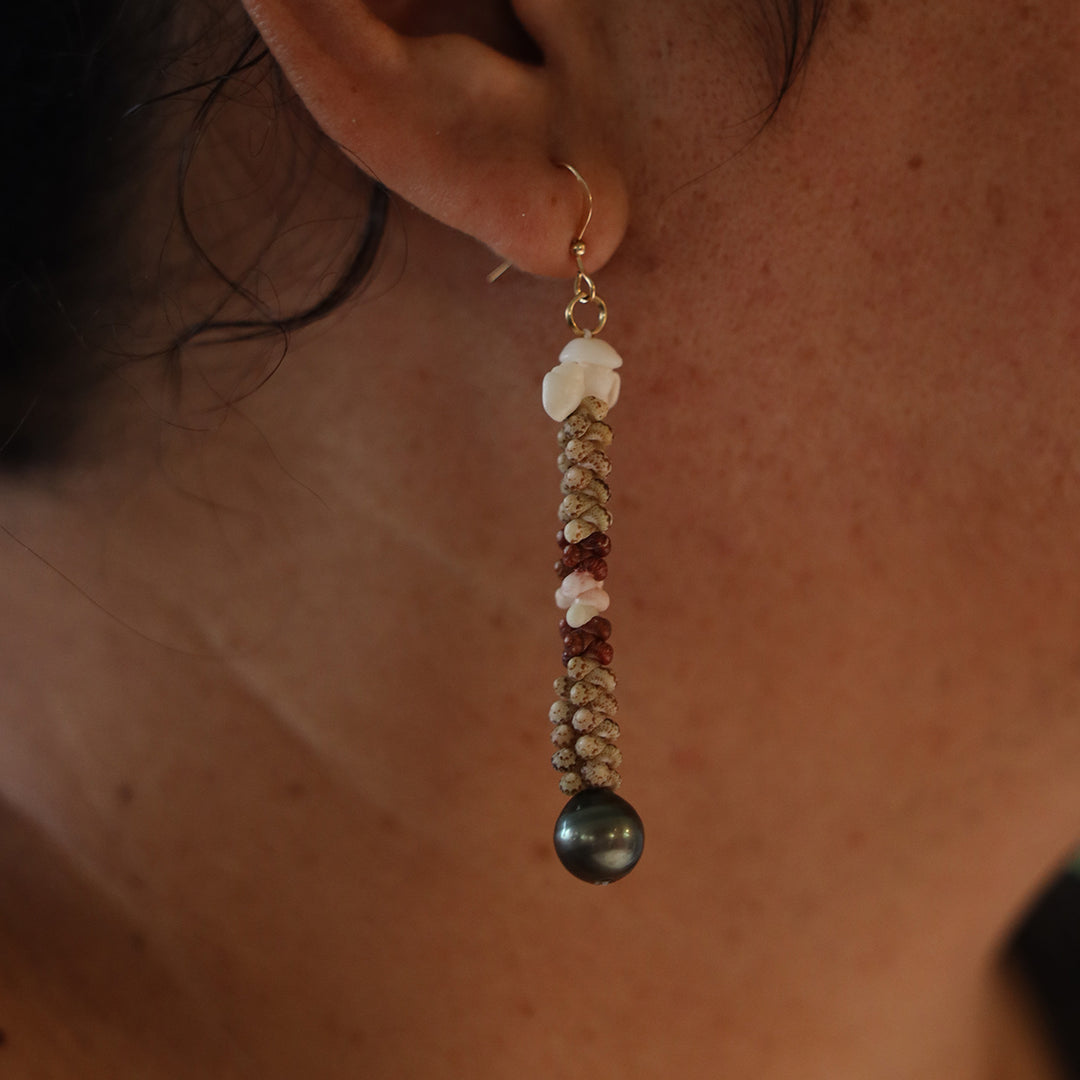 2.5" Niʻihau Shell Earring | Tahitian Pearl
