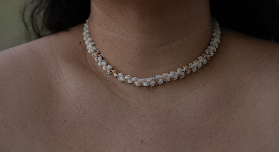 20" Niʻihau Shell Lei | Pikake Style