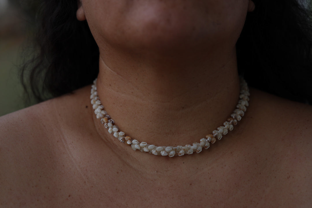 18.75" Niʻihau Shell Lei | Pikake Style
