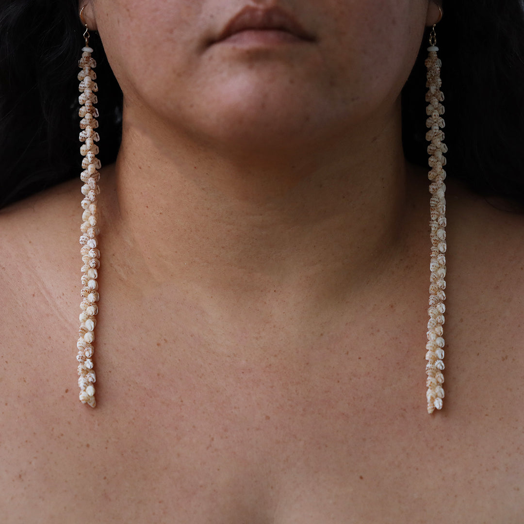 7.25" Niʻihau Shell Earring | Momi | Pīkake