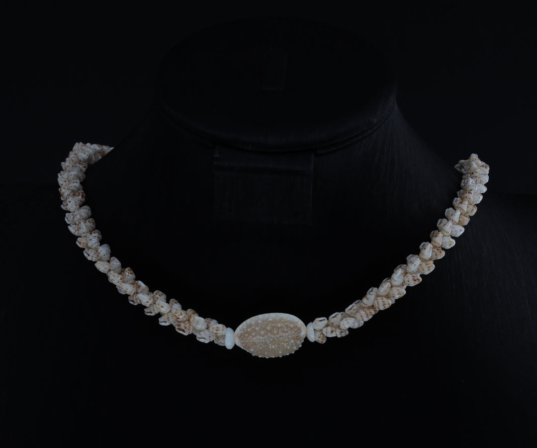 30" Niʻihau Shell Lei | Pikake Style