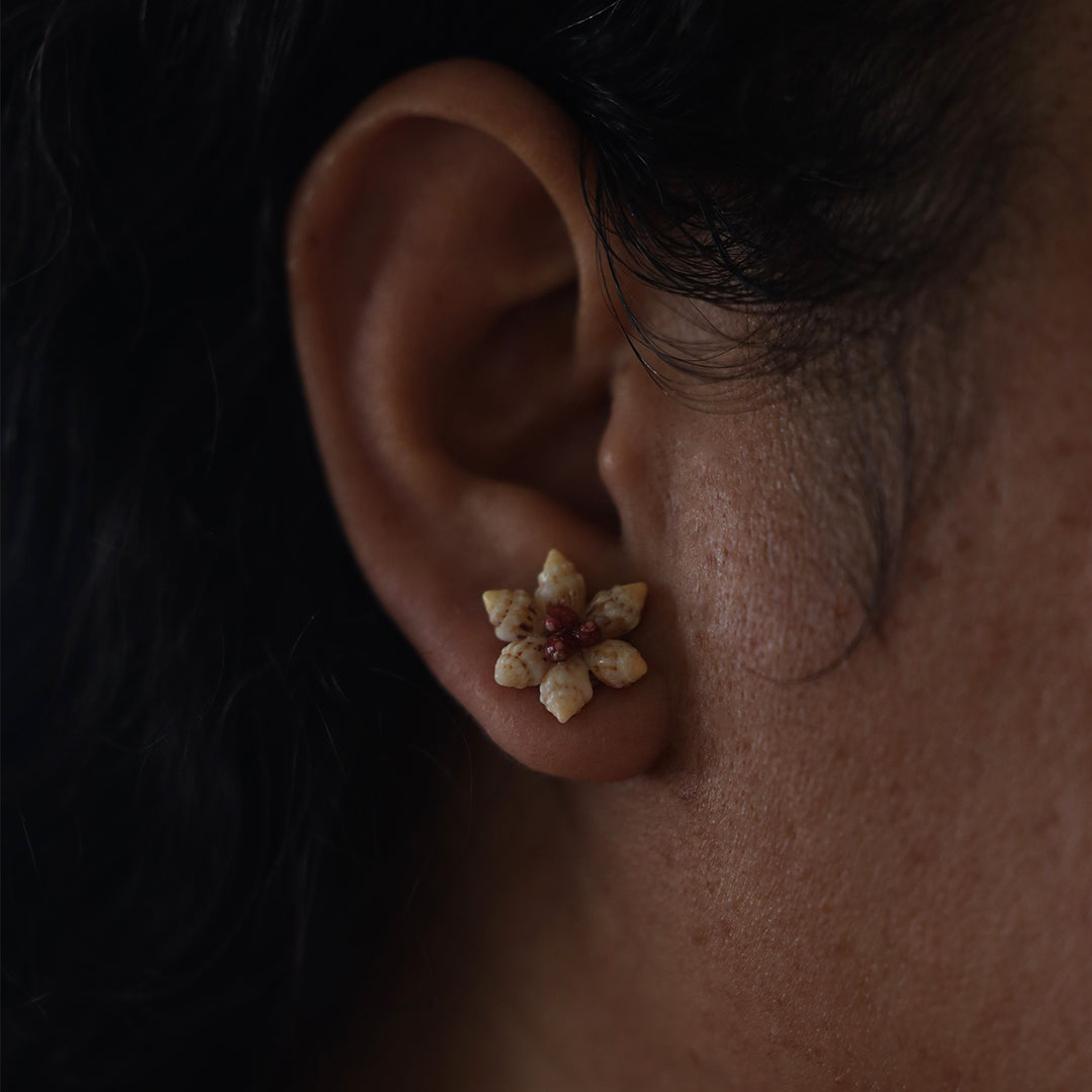 Niʻihau Shell Earring | Kipona |  Post